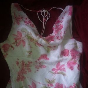 ❤Beautiful floral cowl neck, V shaped back ties💕